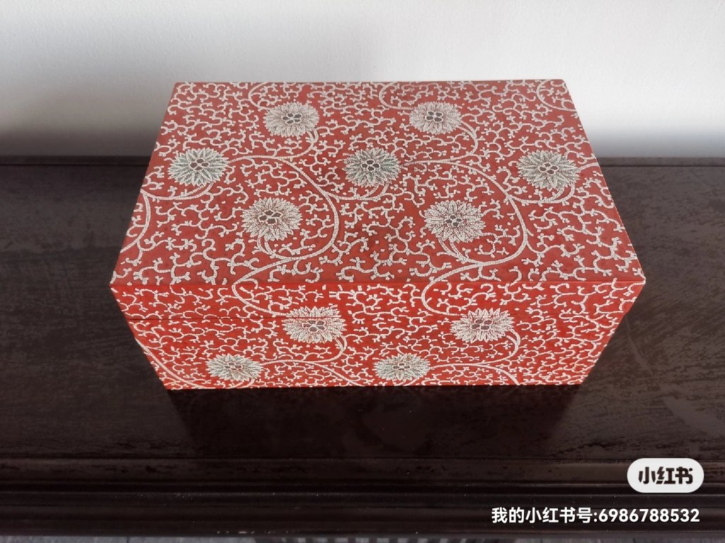 红底白花漆器工艺盒